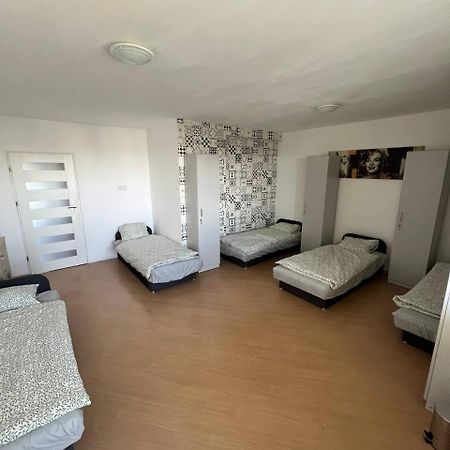 Hostel „U Sashka” Warsaw Ngoại thất bức ảnh