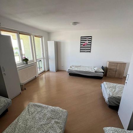 Hostel „U Sashka” Warsaw Ngoại thất bức ảnh