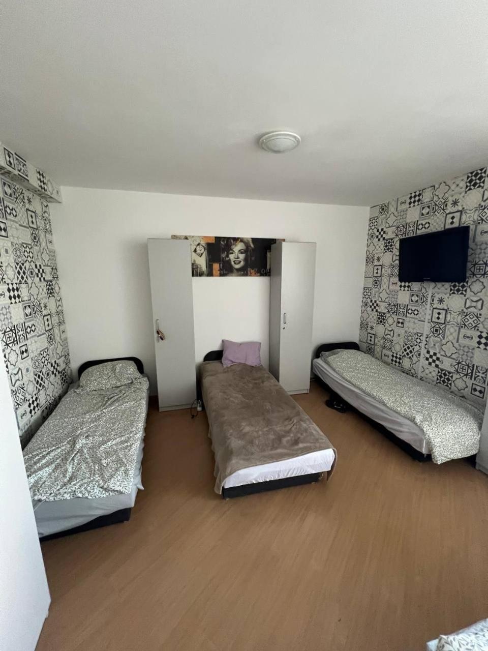Hostel „U Sashka” Warsaw Ngoại thất bức ảnh
