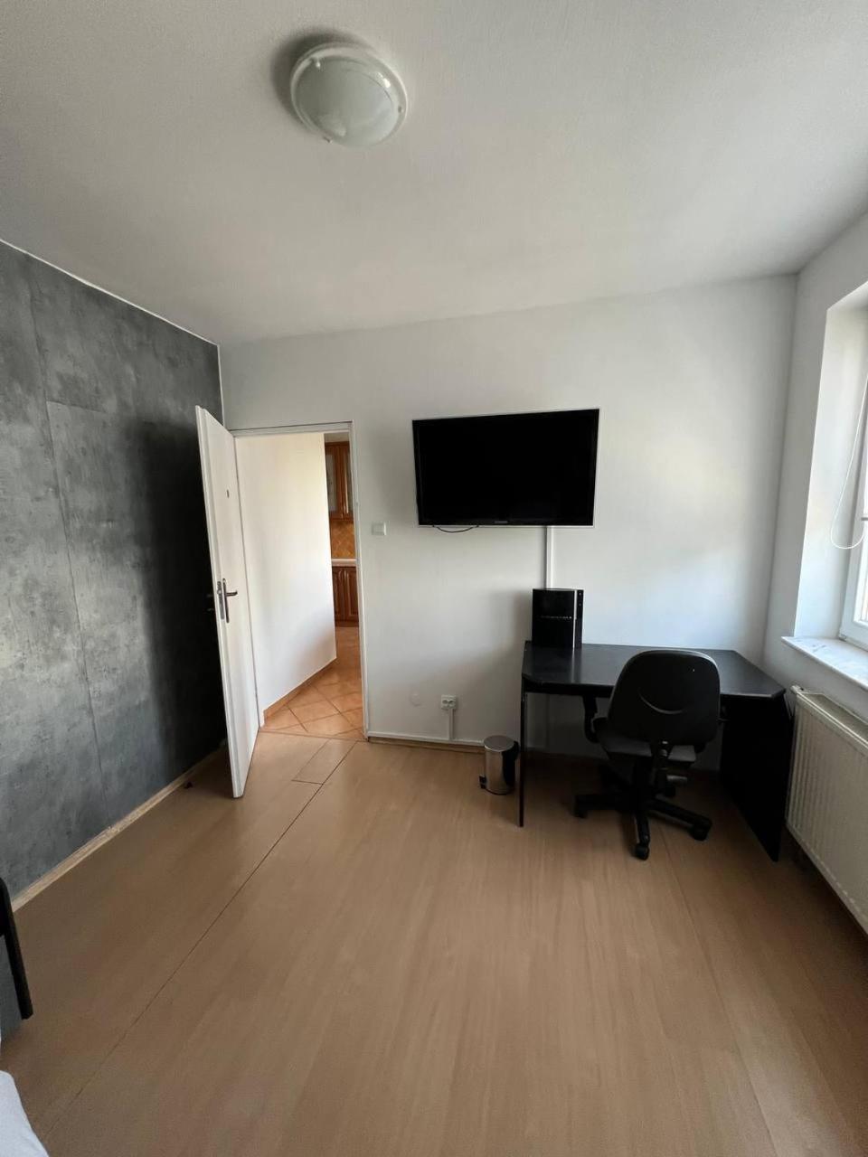 Hostel „U Sashka” Warsaw Ngoại thất bức ảnh