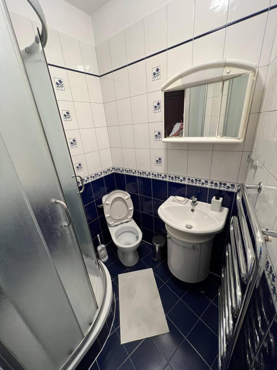 Hostel „U Sashka” Warsaw Ngoại thất bức ảnh
